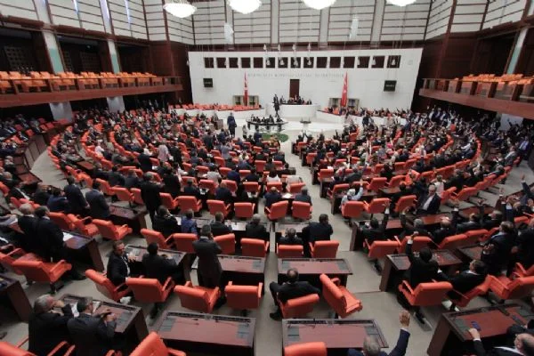 'Kahramankazan' ve 15 Temmuz tatili Meclis'te kabul edildi
