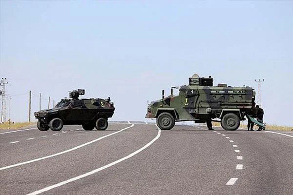 Van'da patlama: 8 asker yaralı