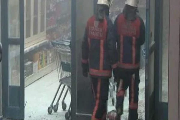 Kağıthane'de molotoflu ve ses bombalı saldırı