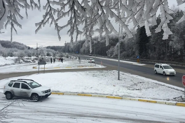 Kar yağışı Bolu Dağı Tüneli'nde etkili oluyor