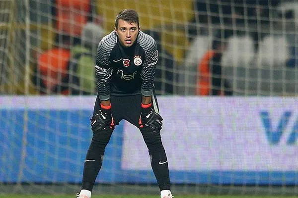 Muslera, Simovic'in rekorunu egale etmeye hazır