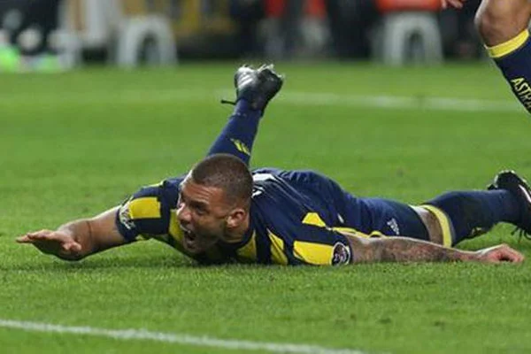Fenerbahçe'de şok! Fernandao'nun kolu kırıldı