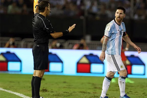 Hakeme küfreden Messi'ye 4 maç ceza