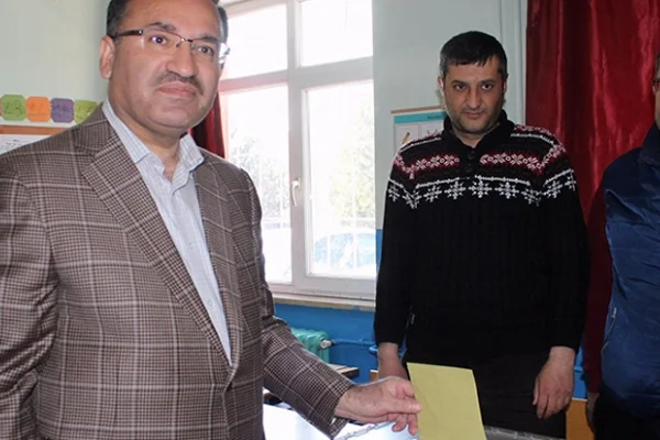 Adalet Bakanı Bozdağ oyunu kullandı