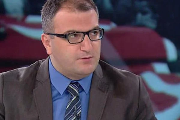 Ak Partili belediye Cem Küçük'ün programını iptal etti