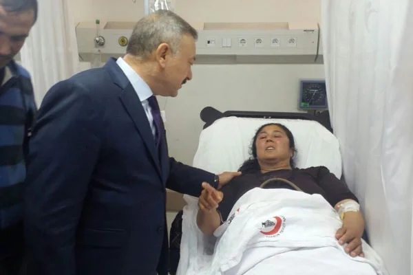 AK Partililere taşlı saldırı: 5 yaralı