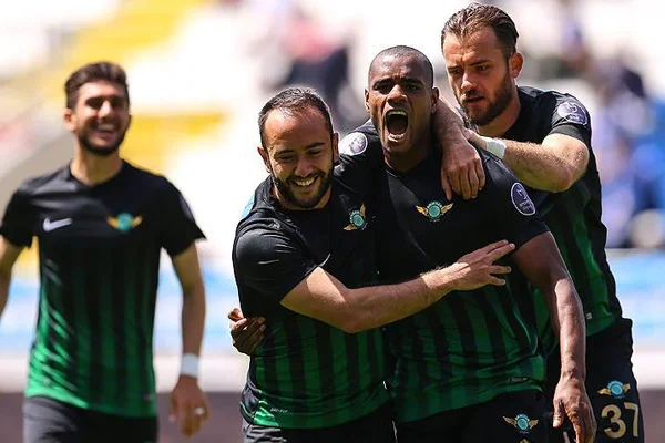 Akhisar Belediyespor, Kasımpaşa'yı 2-0 yendi