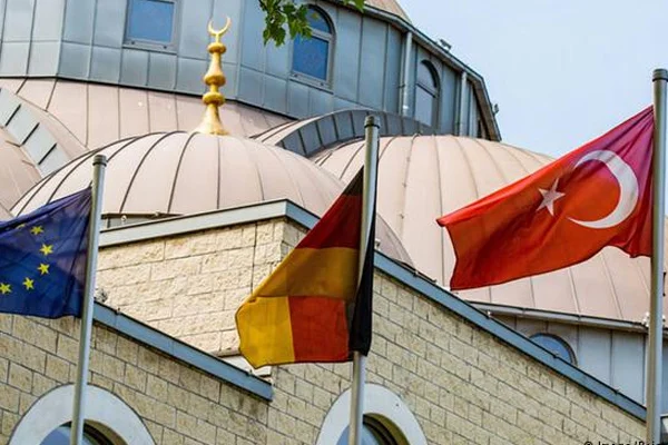 Alman basını: DİTİB imamları güvenlik incelemesine uymuyor