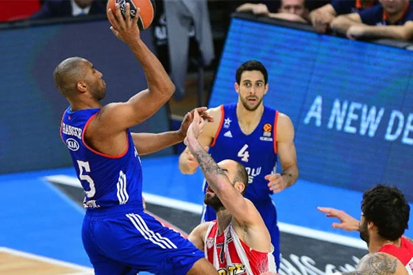 Anadolu Efes son maça bıraktı