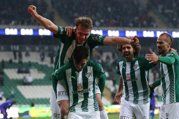 Bursaspor, Kardemir Karabükspor'a 3 fark attı