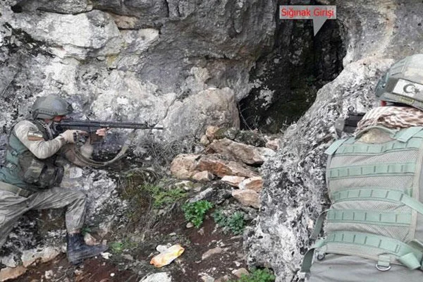 Diyarbakır'da 11 sığınak ele geçirildi