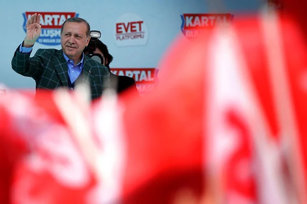 Erdoğan: Evet'le hayır'ı aynı kefeye koyamam