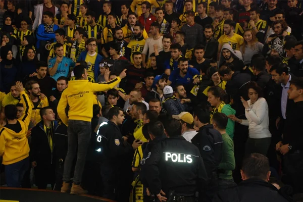 Fenerbahçe taraftarı 6 yıl sonra TT Arena'da