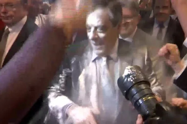 Fransa'da yine 'un'lu protesto
