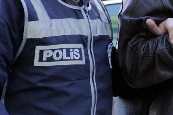 İstanbul'da FETÖ operasyonu: 3 tutuklama