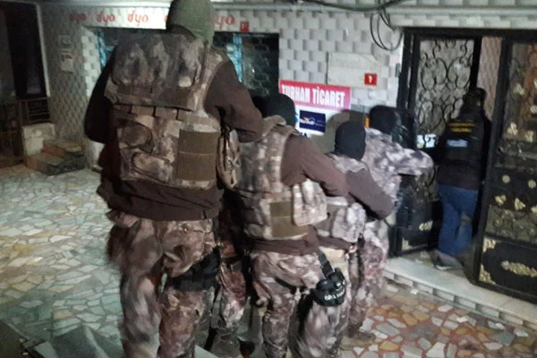 İstanbul'da şafak operasyonu