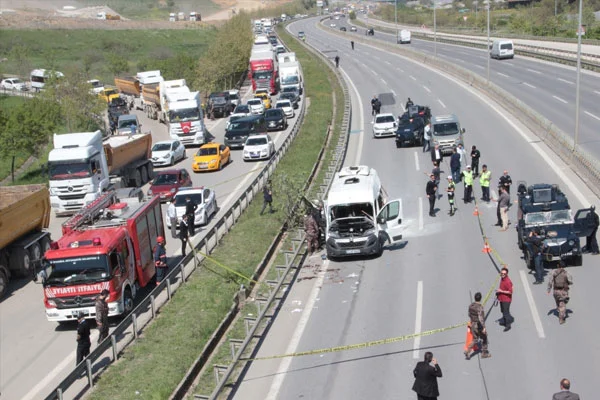 İstanbul'da servis minibüsünde patlama
