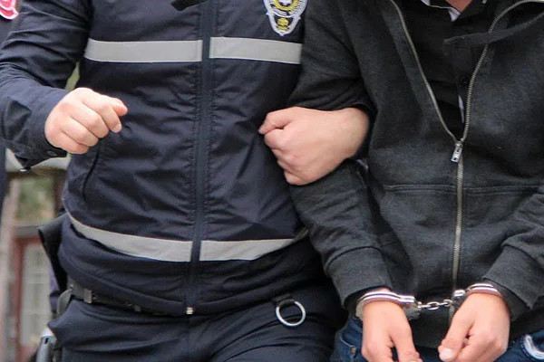 Kahvehanede vatandaşlara tehdide 2 tutuklama