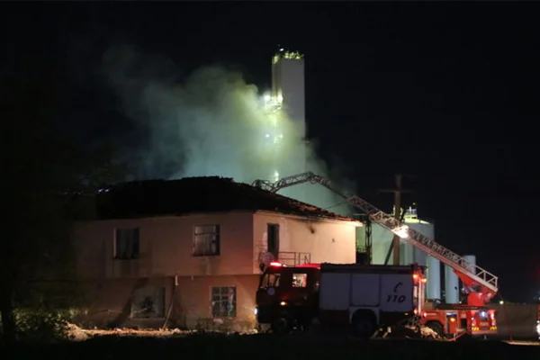 Kocaeli'nde işçilerin kaldığı lojman yandı