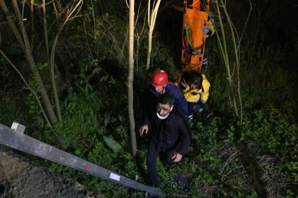 Sarıyer'de otomobil ormanlık alana düştü: 1 yaralı