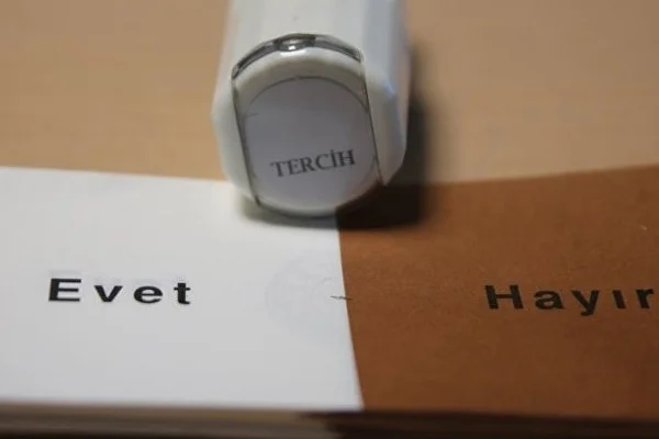 'Utangaç seçmenler: Gizli hayırcılar'
