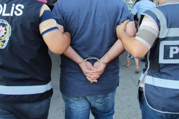 Bakanlıklarda FETÖ gözaltıları