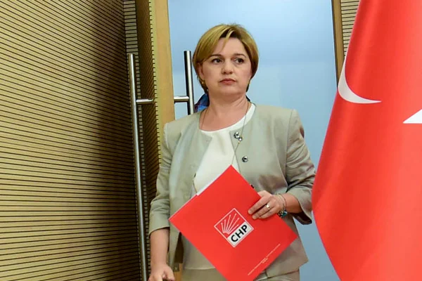 CHP'de sürpriz istifa!