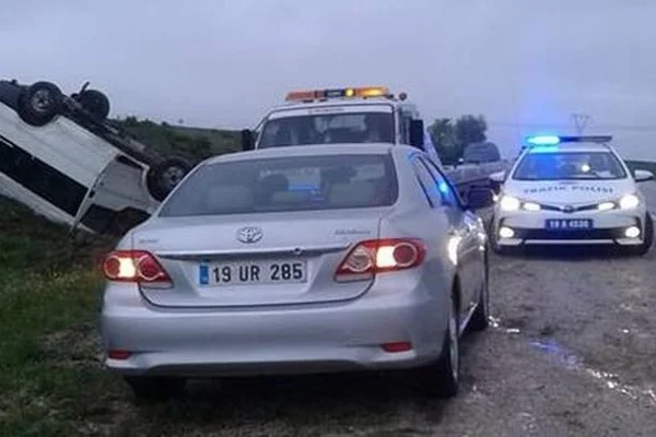 Çorum'da öğrenci servisi takla attı