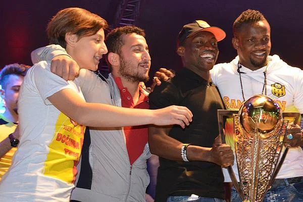 Evkur Yeni Malatyaspor kupasını aldı
