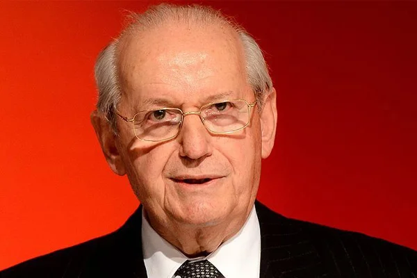 FIFA'dan Şenes Erzik'e ödül