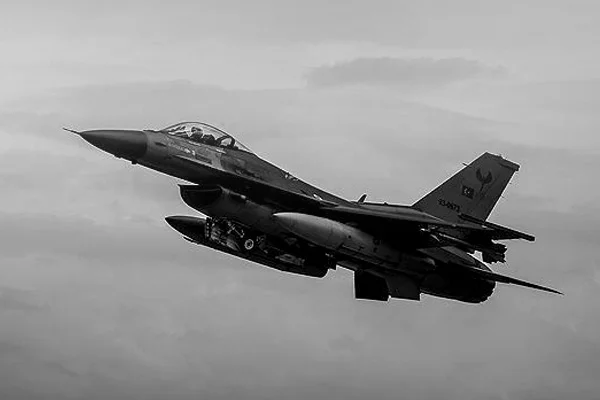 Irak'ın kuzeyine hava harekatı