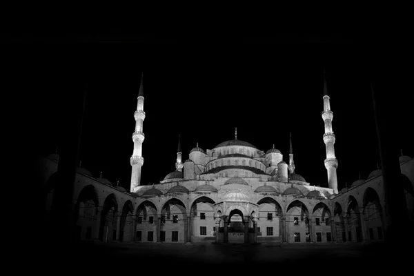 İstanbul Müftüsü açıkladı: Camilerin statüsü değişiyor
