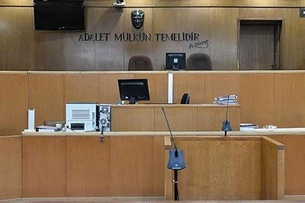 Sıkıyönetim listesindeki hakimlerin yargılandığı davada ara karar