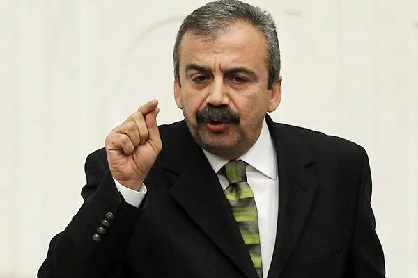 Sırrı Süreyya Önder: Siyaseti bırakıyorum, politik film yapacağım