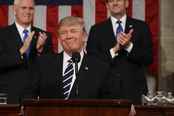 Trump'ın ilk ziyareti için Suudi Arabistan'ı kim seçti?