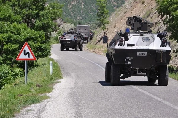 Zırhlı araç şarampole yuvarlandı: 11 asker yaralı