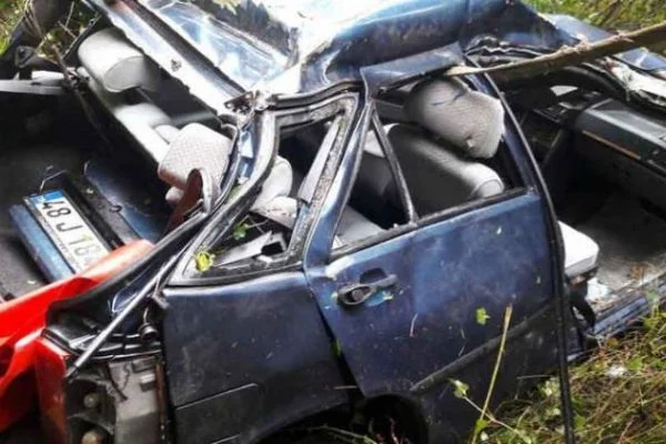 Muğla'da kontrolden çıkan otomobil şarampole yuvarlandı