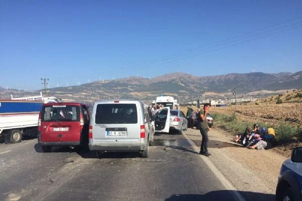 Gaziantep'te 5 araç birbirine girdi