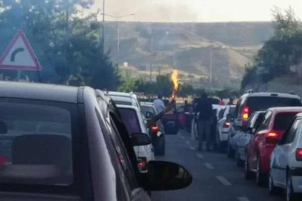 Eskişehir'de konvoyu bir anda durdurup oynamaya başladılar