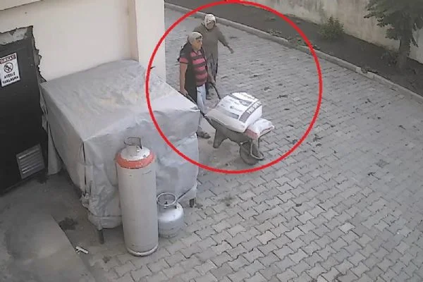 Kars'ta öğrenci yurdunun deposundan el arabasıyla buğday çaldılar