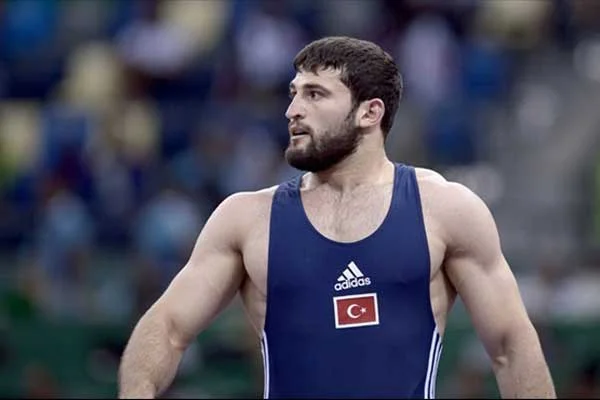 Milli güreşçi dünya şampiyonu