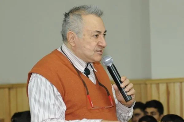 Prof. Dr. Orhan Kural, Türk ve Müslüman olduğu için uçağa alınmadı!