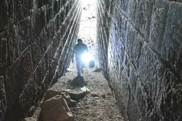 Baraj suları çekilince tarihi köprü ortaya çıktı