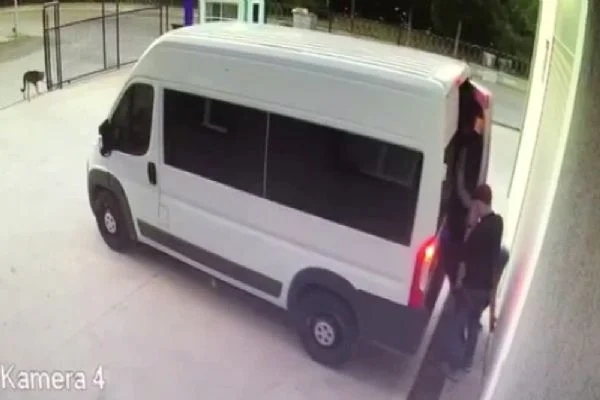 İstanbul'da hırsızlık çetesi soygunu bırakıp böyle kaçtı