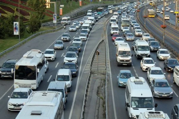 İstanbul'da okul servisleri trafiğe çıktı, yoğunluk arttı