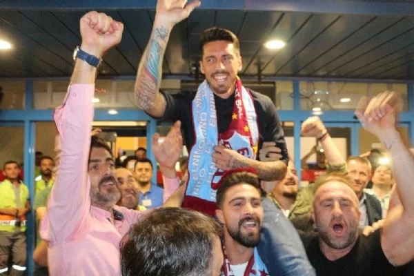Jose Sosa ve Volkan Şen'e coşkulu karşılama