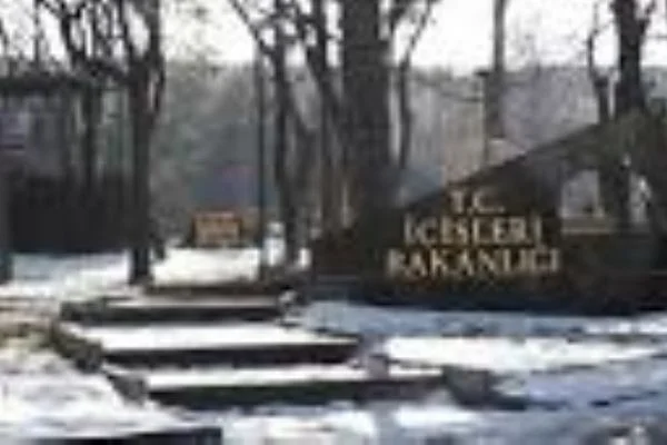 4 kaymakam görevlerinden uzaklaştırıldı