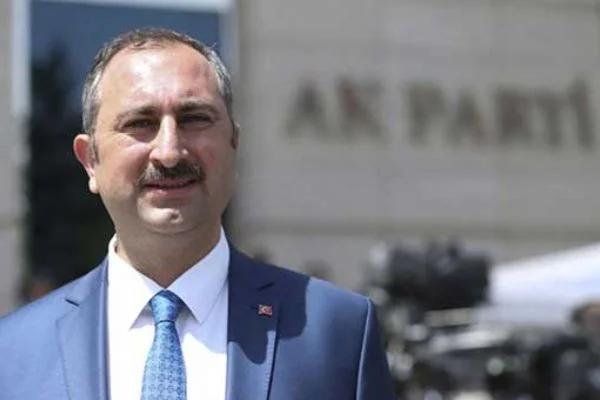 Adalet Bakanı Abdülhamit Gül: Vizelerle ilgili olumlu gelişme bekliyorum