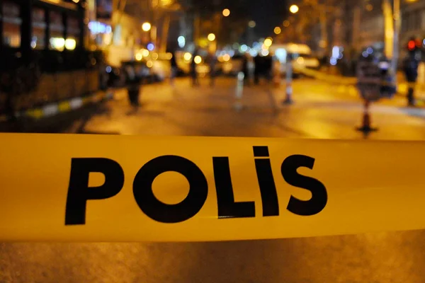Ailesini rehin aldı, polis ikna etti
