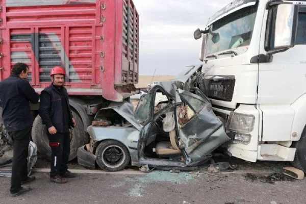 Aksaray'da kum fırtınası kaza getirdi: 2 ölü, 19 yaralı